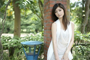 上海新茶工作室微信：Explore Shanghai's Famous Landmarks and Activities